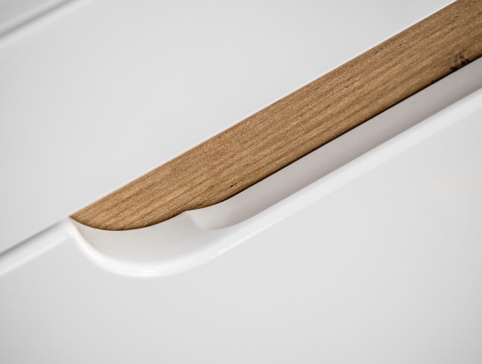 Patogi vonios spintelė, minimalistinė, elegantiška