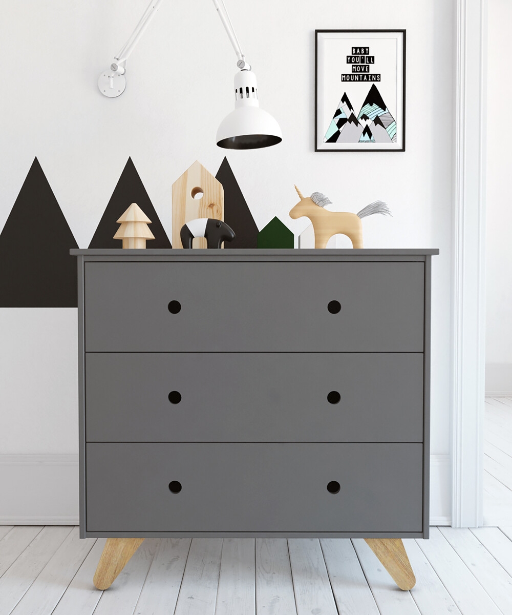 Baltos spalvos komoda, tamsiai pilka, minimalistinė