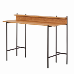 Modernaus dizaino darbo stalas, aukštas, metalinėmis kojelėmis.
