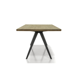 stalas juodomis metalinėmis kojelėmis, rudu stalviršiumi, modernaus dizaino
