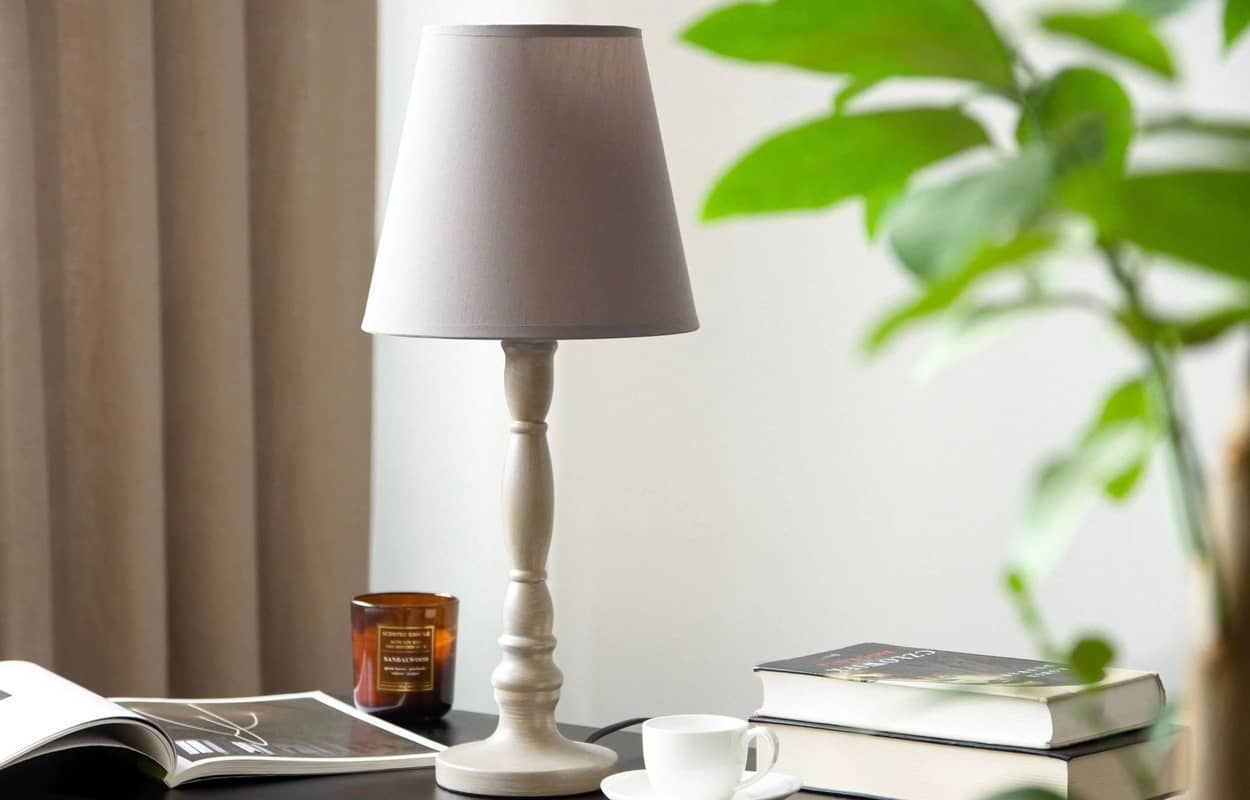 Stalinis šviestuvas GITA, smėlio, 18x18x42 cm