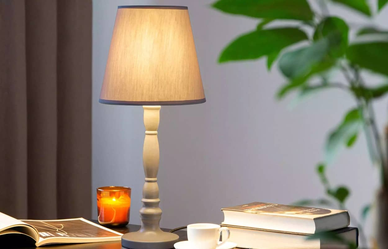 Stalinis šviestuvas GITA, smėlio, 18x18x42 cm