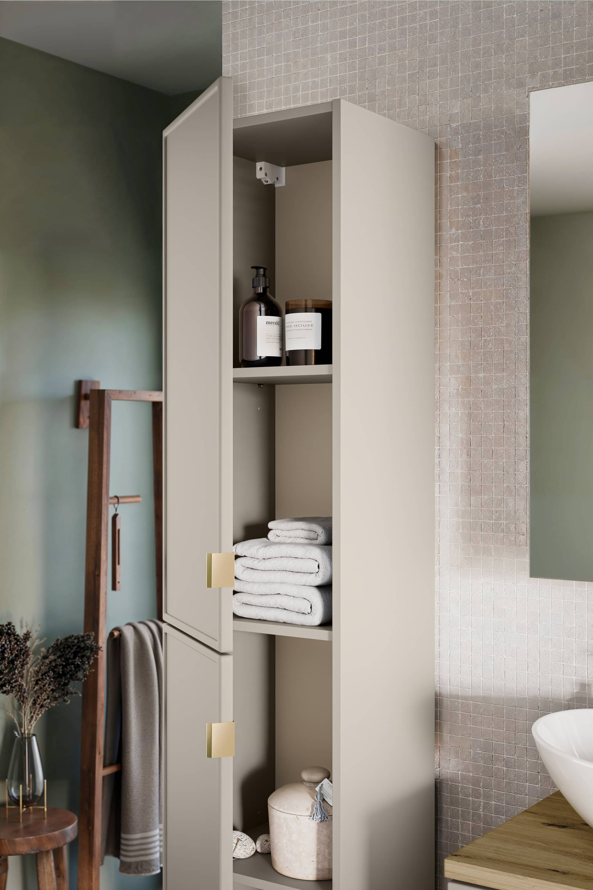 Pakabinama vonios spintelė 801 BELI CASHMERE