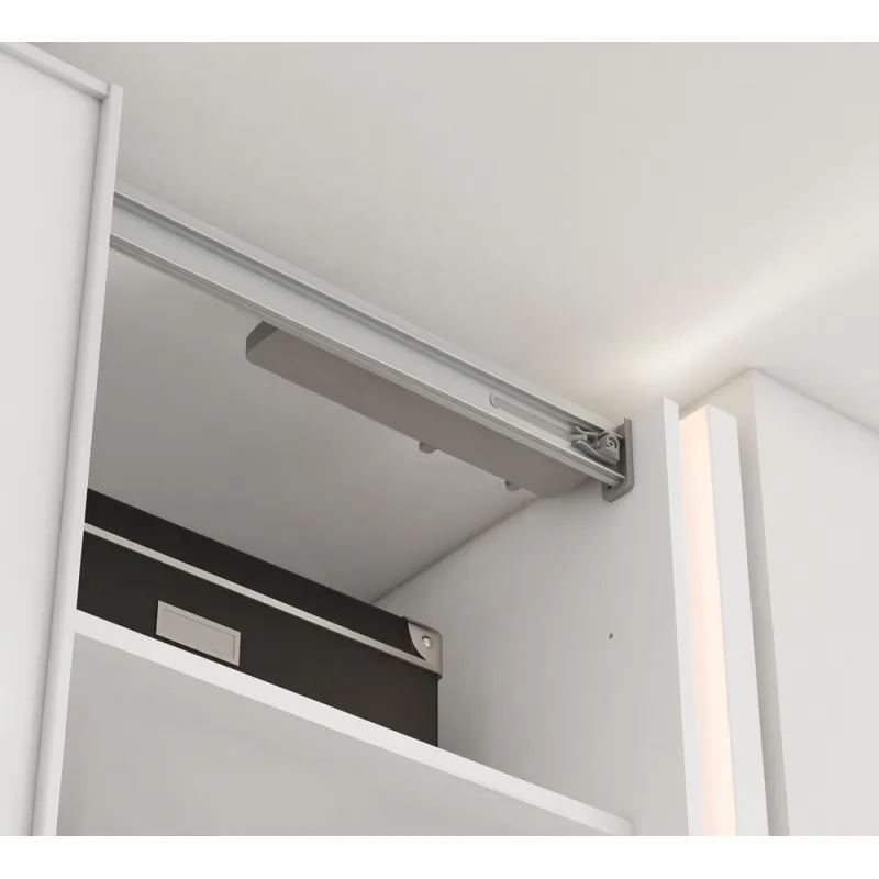 Savaime užsidarantys bėgeliai tridurėms spintoms MAXE