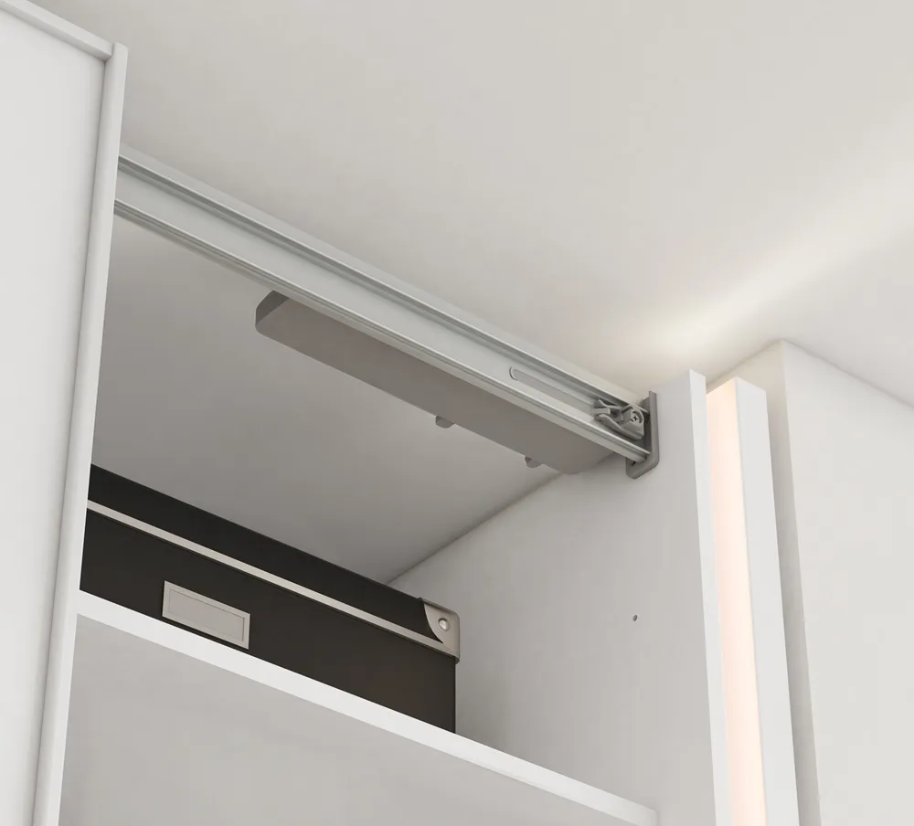 Savaime užsidarantys bėgeliai tridurėms spintoms MAXE