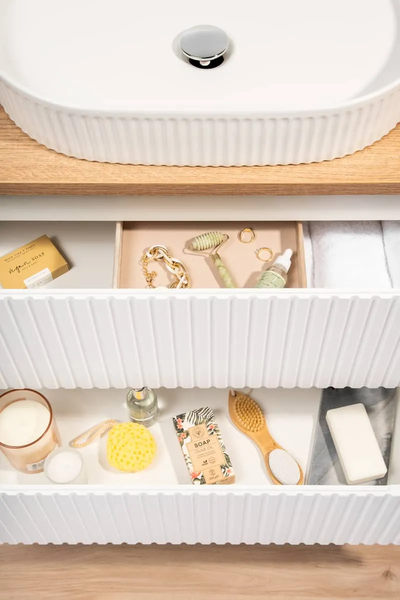 Pakabinama vonios spintelė su praustuvais 824 NOVA WHITE