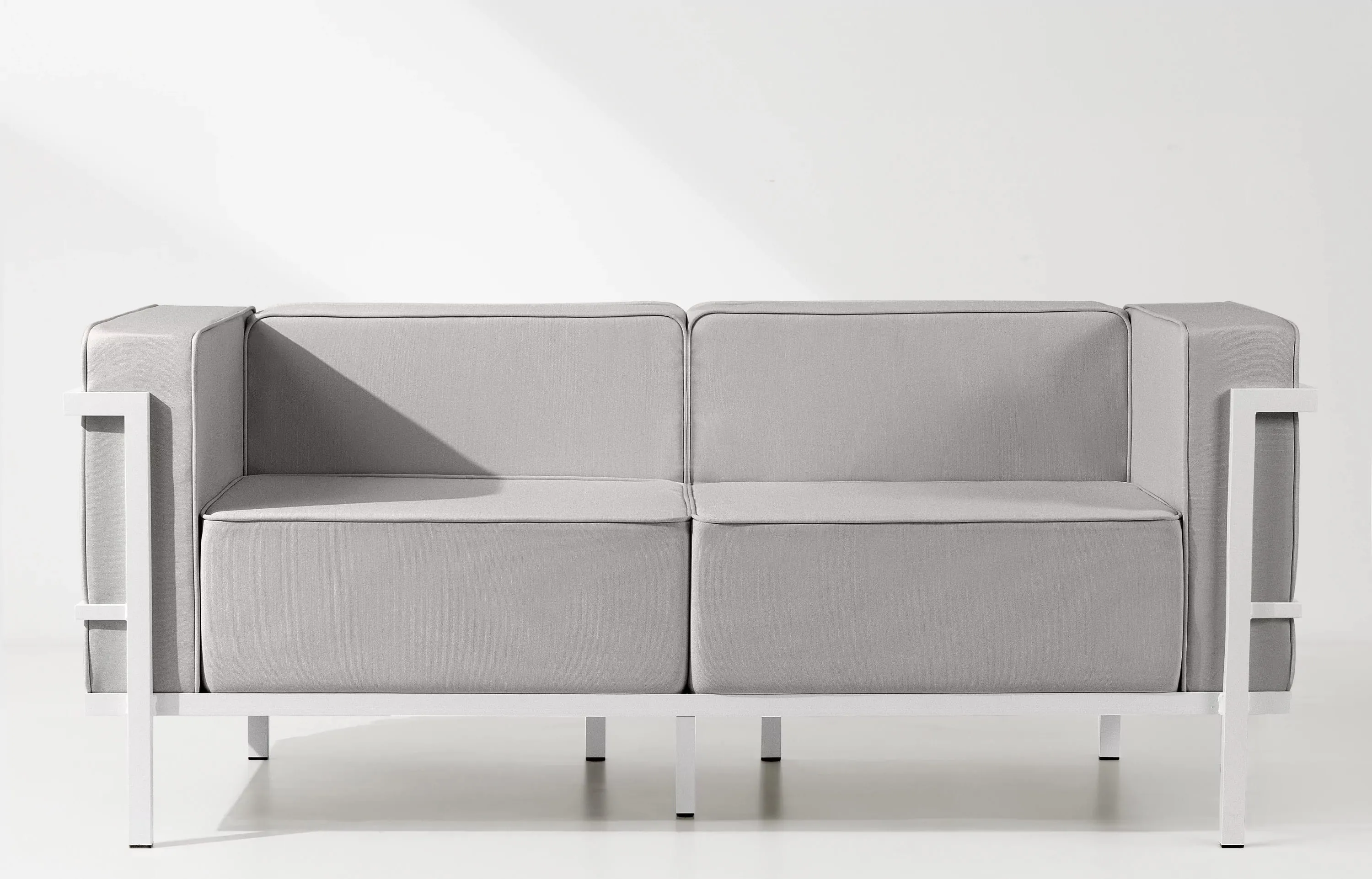 Lauko sofa TRIGO 2, balta/šviesiai pilka, 164x69x70 cm