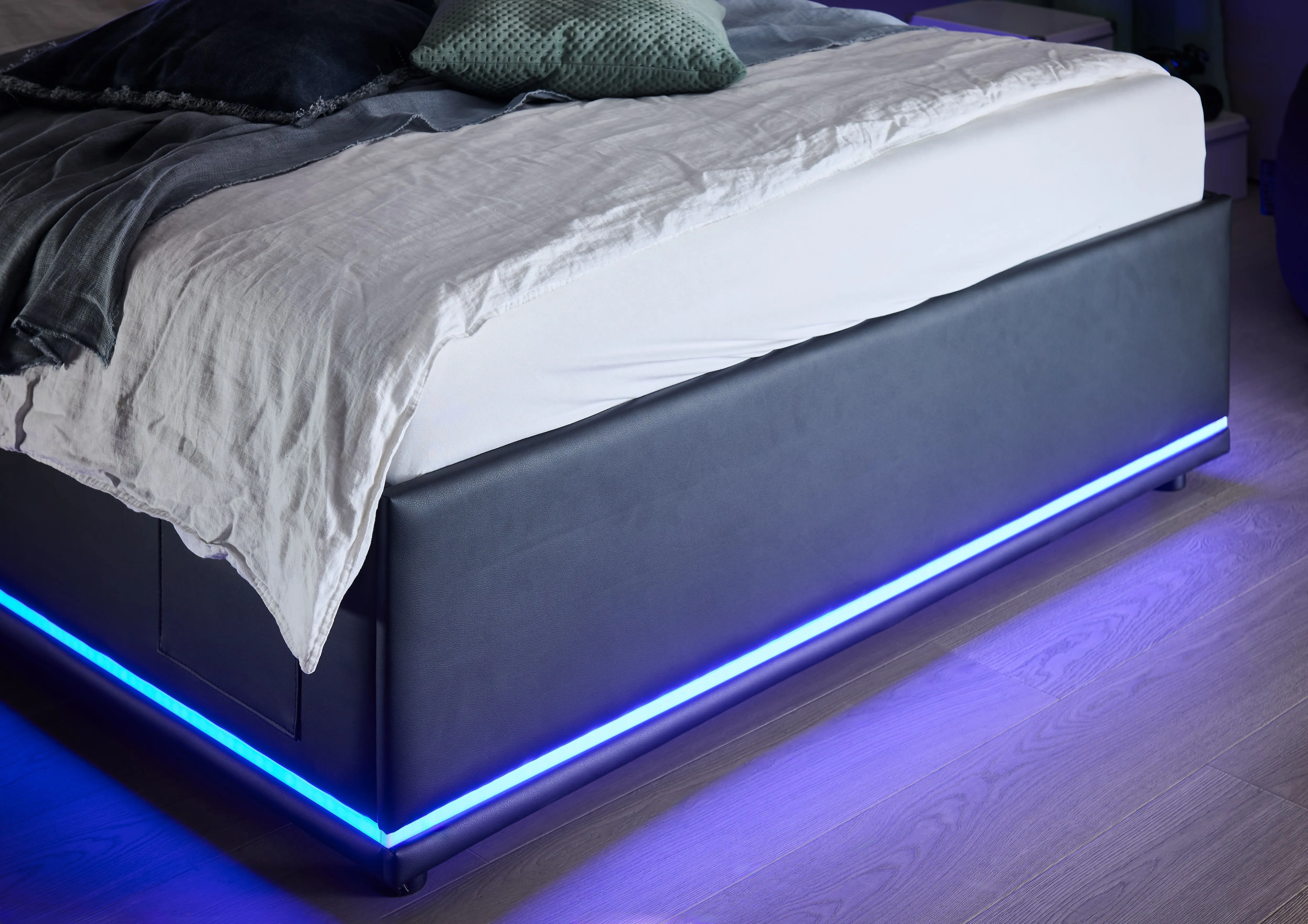 Lova 120 cm CIRCLE su LED apšvietimu, juoda, su pat. dėže, 128x211x90 cm