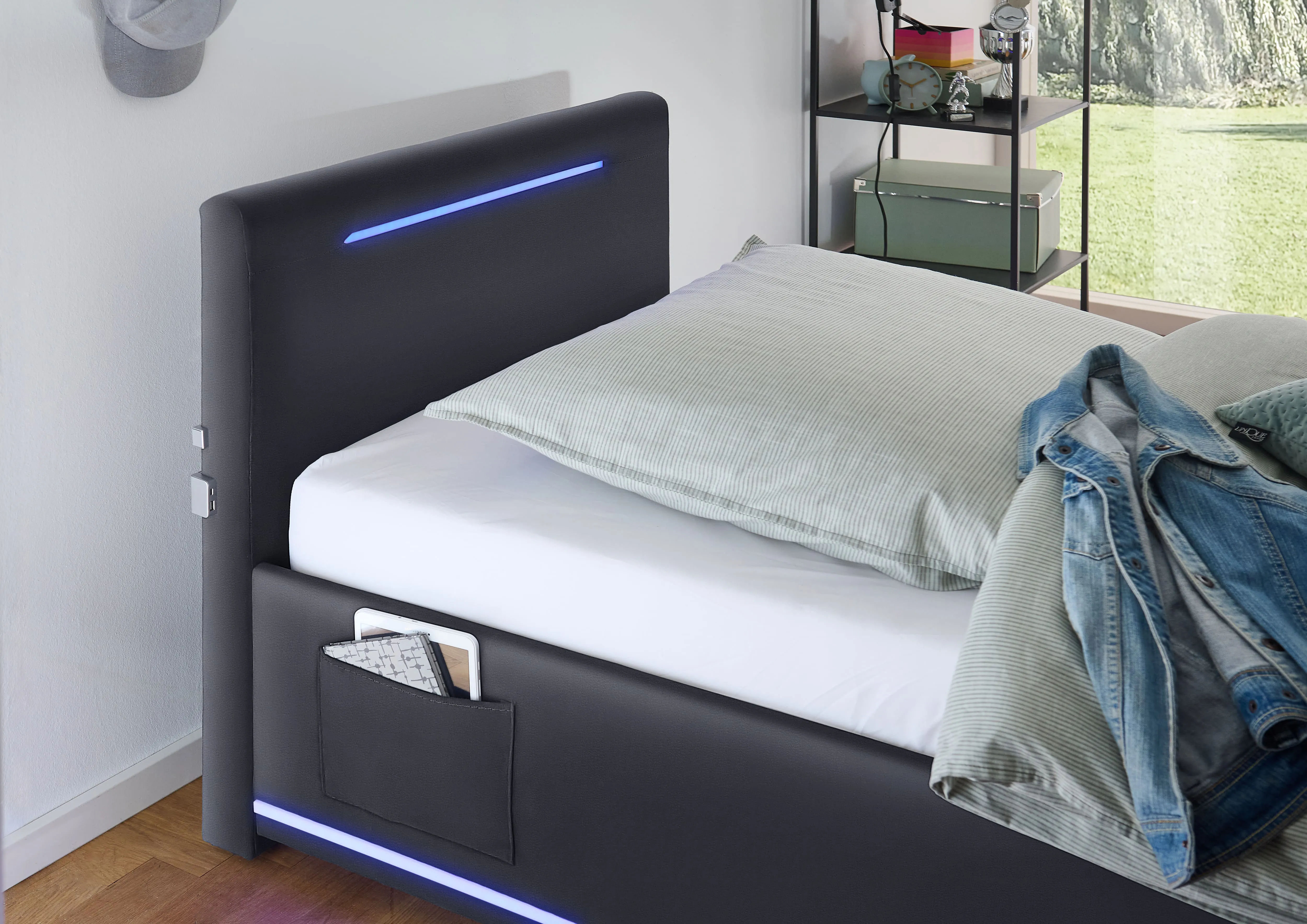 Lova 90 cm CIRCLE su čiužiniu ir LED apšvietimu, juoda, 98x211x90 cm