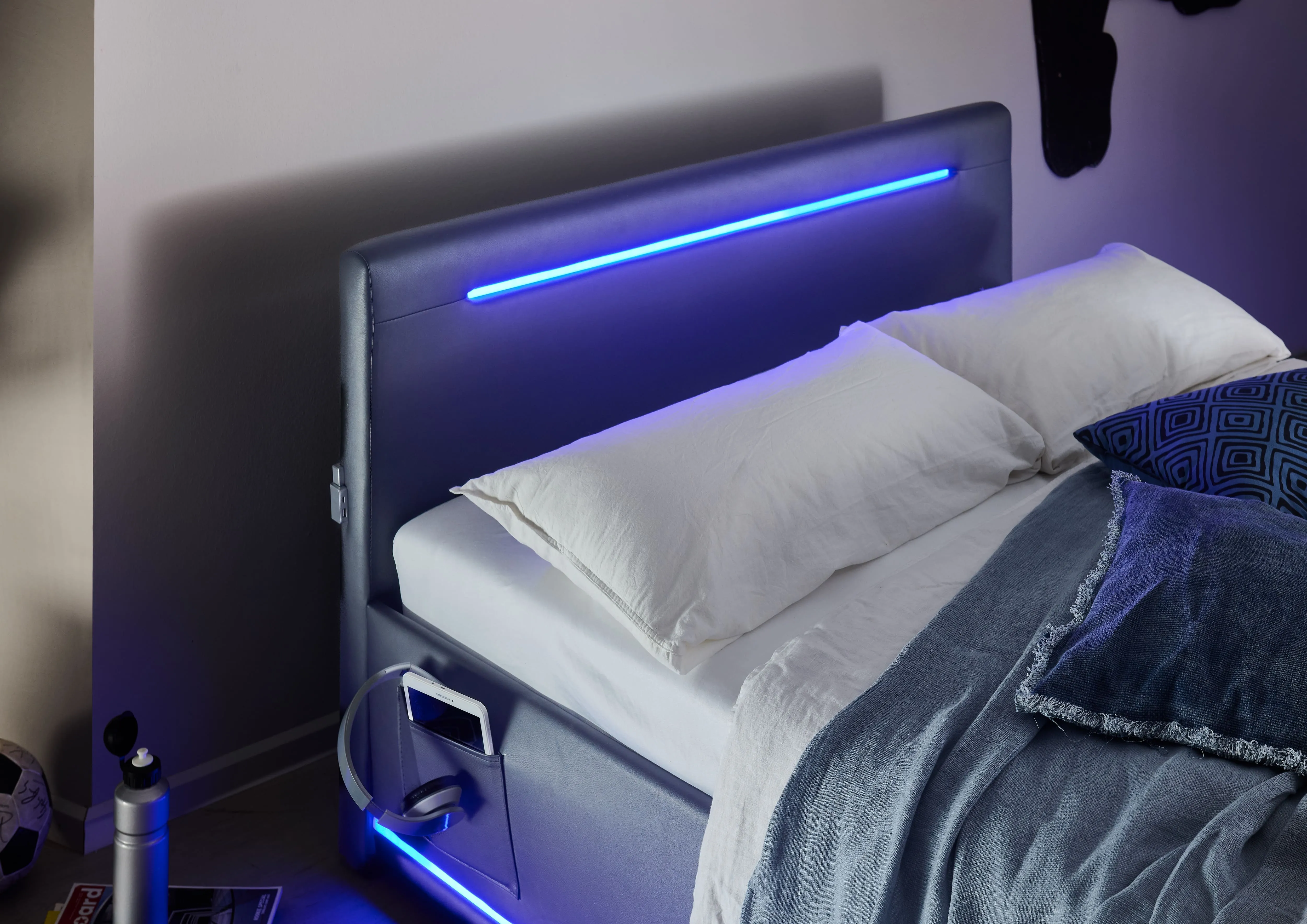 Lova 140 cm CIRCLE su čiužiniu ir LED apšvietimu, juoda, 148x211x90 cm