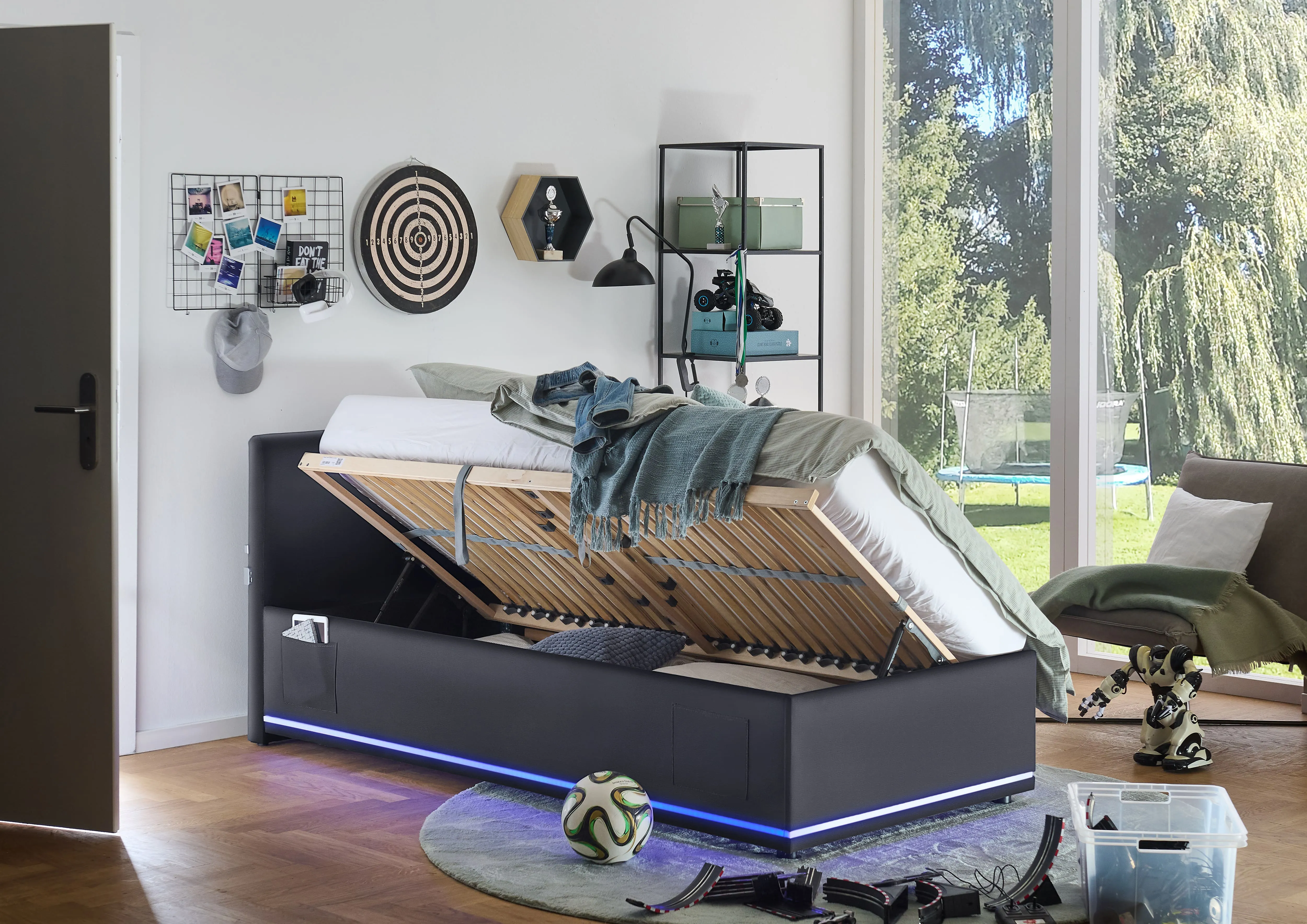 Lova 90 cm CIRCLE su čiužiniu ir LED apšvietimu, juoda, su pat. dėže, 98x211x90 cm