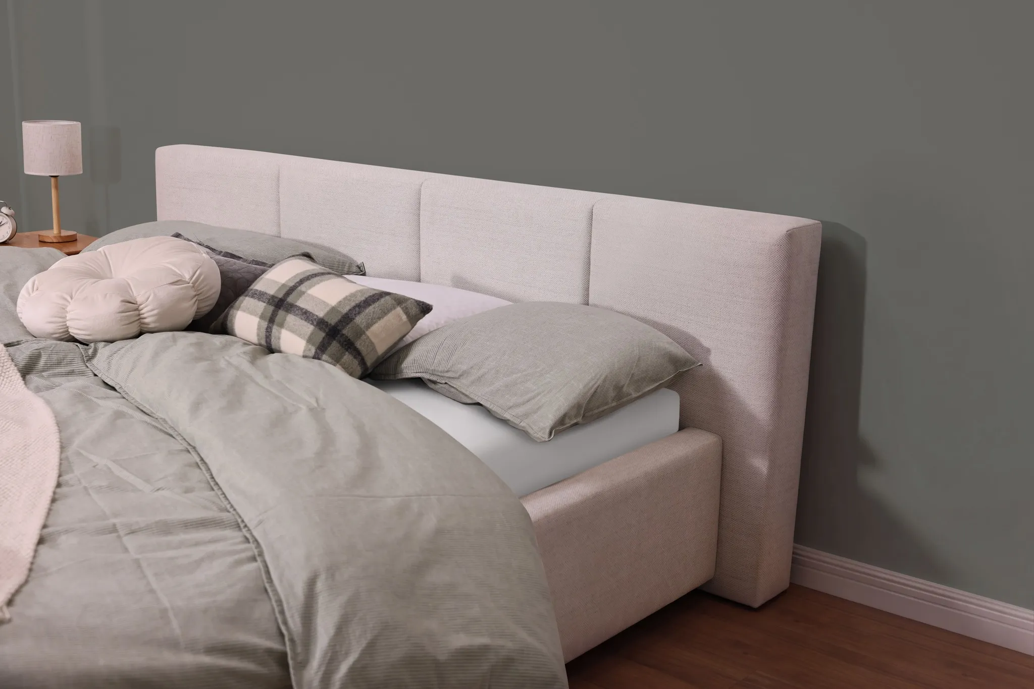 Lova 180x200 cm CAPRIA su patalynės dėže, beige