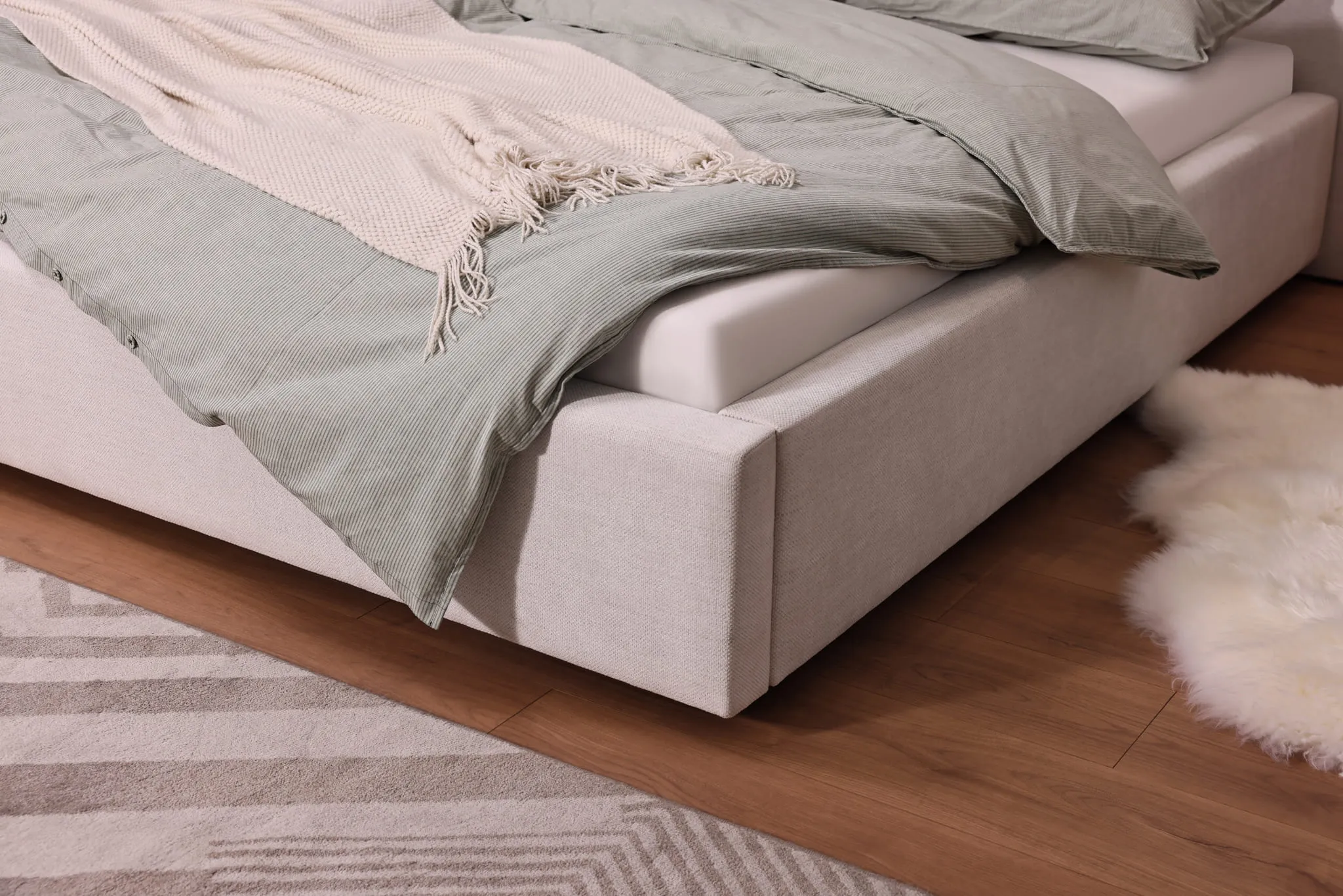 Lova 240x200 cm CAPRIA su patalynės dėže, beige